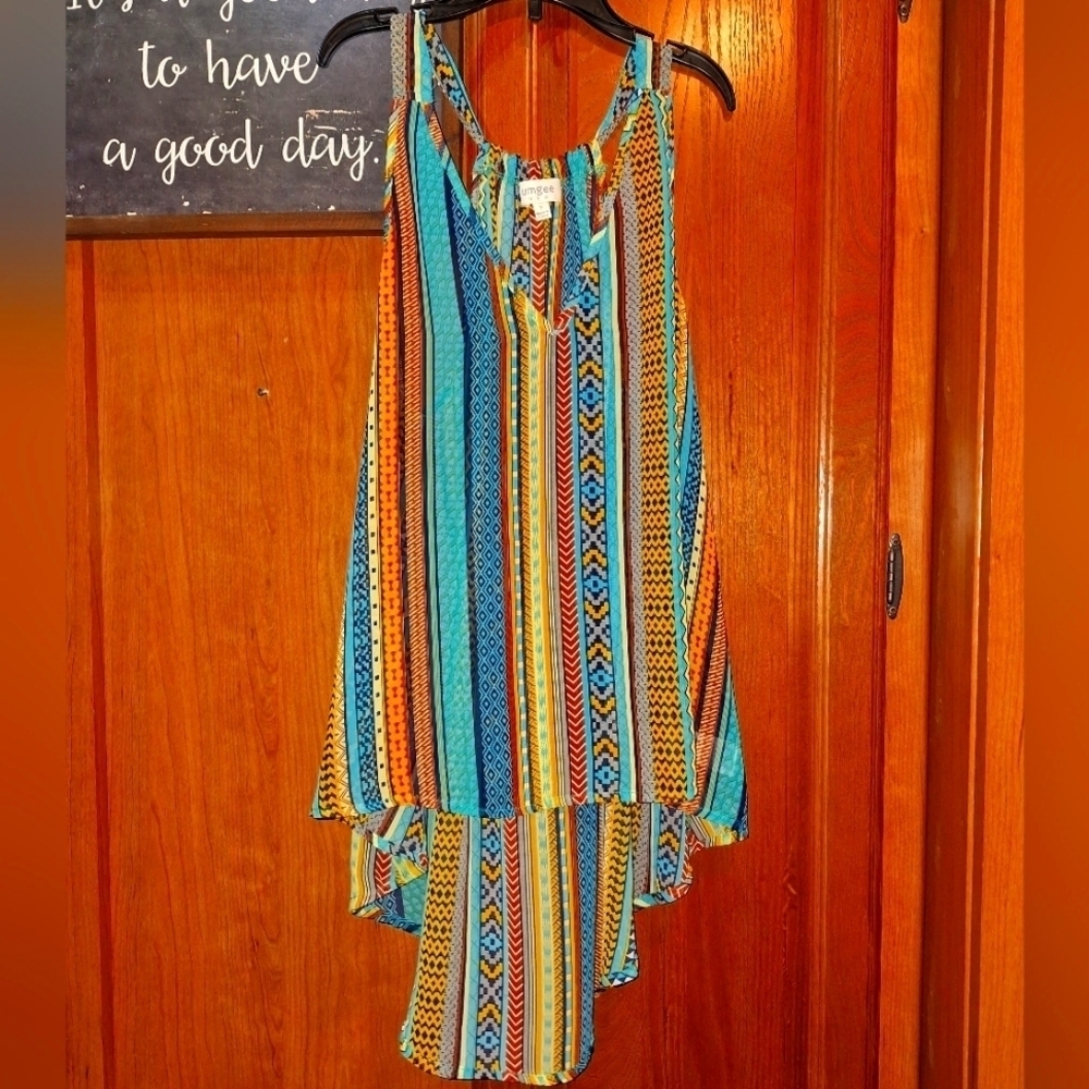 An Umgee Colorful Striped Sleeveless Top With An Hilo Hem In A Small. EUC.